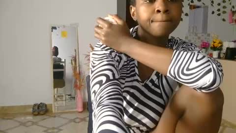 Snapshot of skyy_brown chatting on 08.04.26 Bella online show from 08.04.26