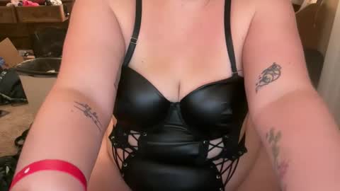 Snapshot of sleepyangel222 chatting on 10.19.25 sleepyangel222 online show from 10.19.25