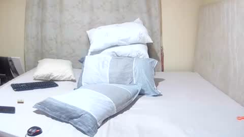 Snapshot of slender_sweetbabe chatting on 06.21.26 slender_sweetbabe online show from 06.21.26