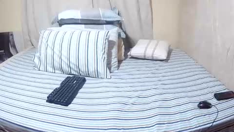 Snapshot of slender_sweetbabe chatting on 06.24.26 slender_sweetbabe online show from 06.24.26