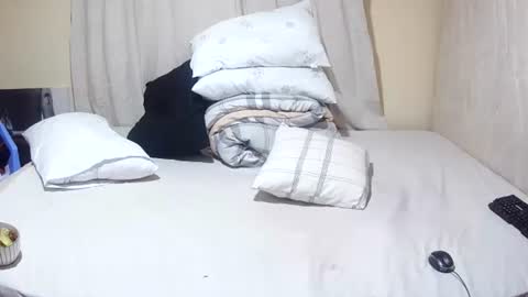 Snapshot of slender_sweetbabe chatting on 06.29.26 slender_sweetbabe online show from 06.29.26