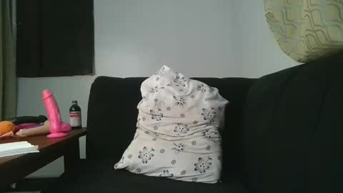 Snapshot of slim_bitch_ chatting on 12.05.25 becky online show from 12.05.25