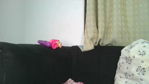 Snapshot of slim_bitch_ chatting on 01.12.26 becky online show from 01.12.26