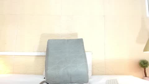 slim_chocobar18 online show from 01.13.25