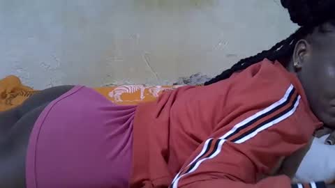 Snapshot of slim_girl3 chatting on 10.22.25 slim_girl3 online show from 10.22.25