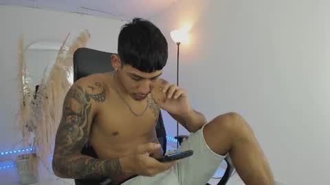 Snapshot of slim_master12 chatting on 12.22.25 slim_master12 online show from 12.22.25