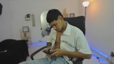 Snapshot of slim_master12 chatting on 01.18.26 slim_master12 online show from 01.18.26