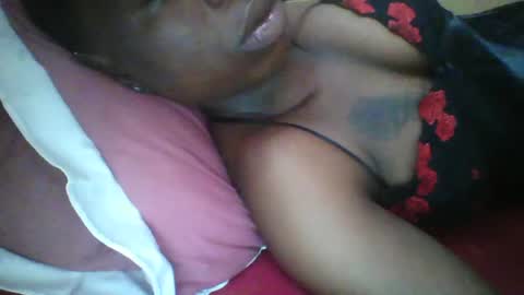 Snapshot of slim_petite_ebony chatting on 02.19.25 slim_petite_ebony online show from 02.19.25