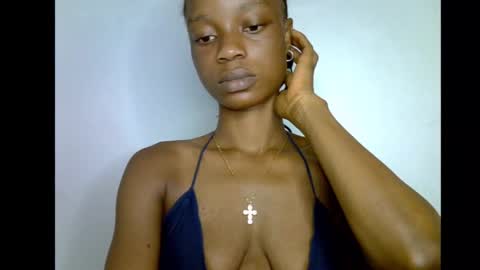 Snapshot of slim_petitqueen chatting on 01.06.26 Alice online show from 01.06.26