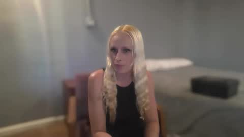 Snapshot of slip_inslide chatting on 12.04.25 slip_inslide online show from 12.04.25