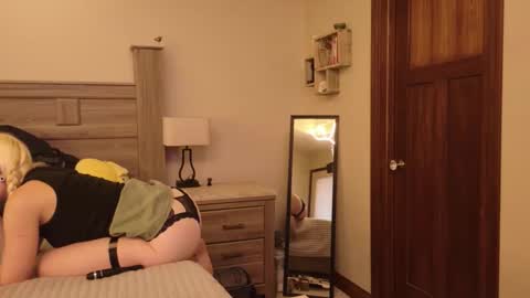 Snapshot of slip_inslide chatting on 02.22.26 slip_inslide online show from 02.22.26