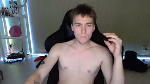 Snapshot of slippery_baby chatting on 07.20.26 Mila online show from 07.20.26