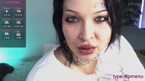 Snapshot of slobbergirl chatting on 11.17.25 Kira Khanina online show from 11.17.25