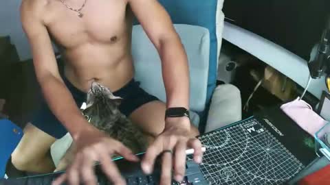 Snapshot of slothfully chatting on 09.24.25 slothfully online show from 09.24.25