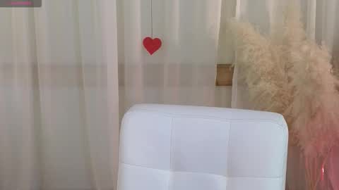 Snapshot of slow_flower chatting on 02.14.26 Emilia online show from 02.14.26