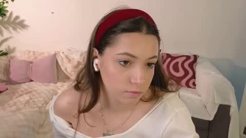 Snapshot of slow_flower chatting on 03.12.26 Emilia online show from 03.12.26