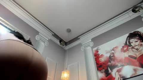 Snapshot of slut_milf4u chatting on 11.15.25 Paola online show from 11.15.25