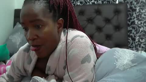 Snapshot of sluttylaura18 chatting on 02.17.25 sluttylaura18 online show from 02.17.25