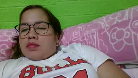 Snapshot of small_boobs59 chatting on 12.03.25 Lovewella online show from 12.03.25