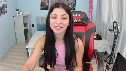 small_horny_girl online show from 10.04.25