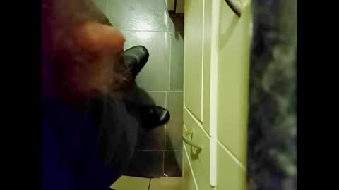 Snapshot of smallhairyuncut chatting on 10.29.25 Small Hairy Uncut online show from 10.29.25