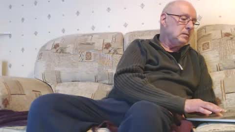 Snapshot of smallsteve562 chatting on 12.17.24 Steve online show from 12.17.24