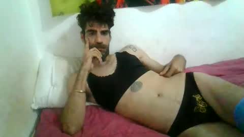 Snapshot of smile3555 chatting on 12.21.25 willy online show from 12.21.25