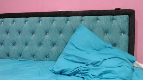 Snapshot of smile_cute_fox chatting on 12.08.24 smile_cute_fox online show from 12.08.24