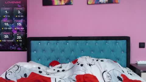 Snapshot of smile_cute_fox chatting on 10.14.25 smile_cute_fox online show from 10.14.25