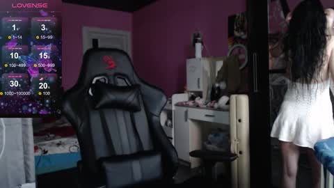 Snapshot of smile_cute_fox chatting on 10.18.25 smile_cute_fox online show from 10.18.25