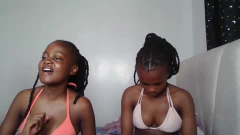 Snapshot of smiley_luv1 chatting on 12.16.25 smiley luv1 online show from 12.16.25