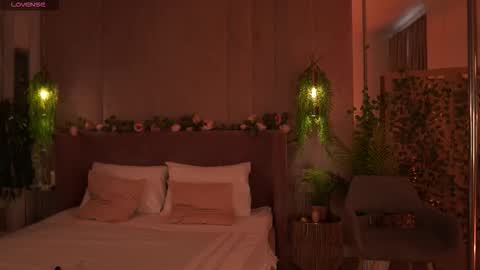 Mia online show from 09.24.25