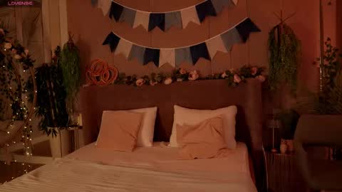 Mia online show from 10.05.25