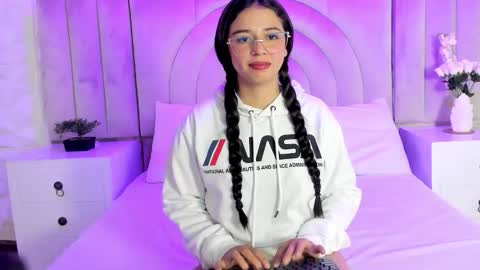 Snapshot of smiling_angeel chatting on 02.10.26 Angelica online show from 02.10.26