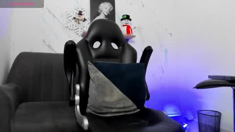 Snapshot of smitgrey chatting on 01.12.25 SMIT online show from 01.12.25