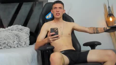 Snapshot of smitgrey chatting on 11.20.25 SMIT online show from 11.20.25