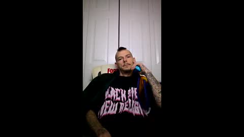 Snapshot of smokebandit420 chatting on 12.17.25 smokebandit420 online show from 12.17.25