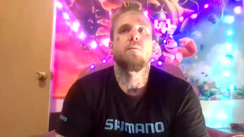 Snapshot of smokebluntafterblunt chatting on 02.18.25 smoke online show from 02.18.25