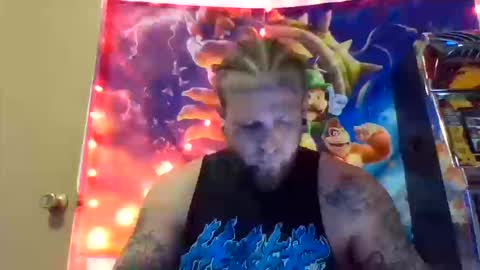 Snapshot of smokebluntafterblunt chatting on 10.14.25 smoke online show from 10.14.25