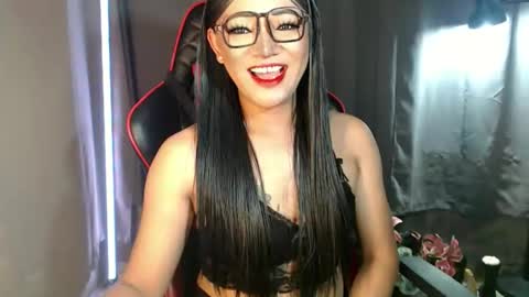 Snapshot of smokeprincess chatting on 12.22.25 Amanda online show from 12.22.25