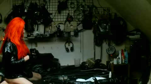 Snapshot of smokeslut365 chatting on 06.16.26 smokeslut365 online show from 06.16.26