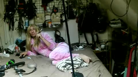 Snapshot of smokeslut365 chatting on 07.31.26 smokeslut365 online show from 07.31.26