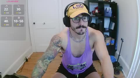 Snapshot of smokeylosy chatting on 10.21.25 Johnny online show from 10.21.25