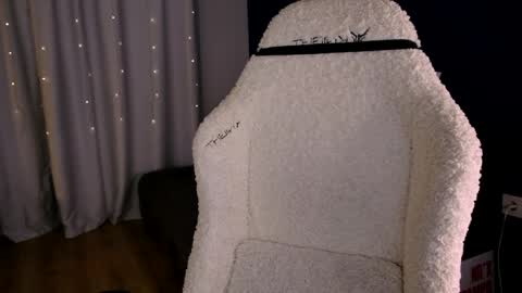 Snapshot of smthwrong chatting on 03.13.26 smthwrong online show from 03.13.26