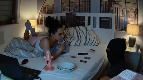 Snapshot of snaxysky chatting on 12.21.24 SnaxySky online show from 12.21.24