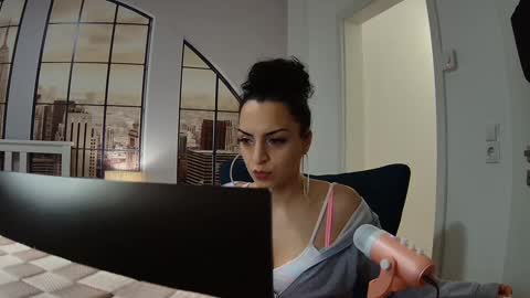 Snapshot of snaxysky chatting on 12.22.24 SnaxySky online show from 12.22.24