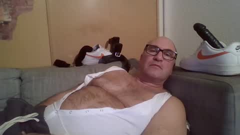 Snapshot of sneakerboy18 chatting on 01.23.25 sneakerboy18 online show from 01.23.25