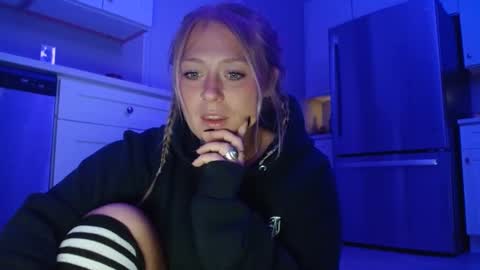 Snapshot of sneakyalicek chatting on 10.01.25 sneakyalicek online show from 10.01.25