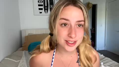 Sneaky Sadie online show from 02.28.25