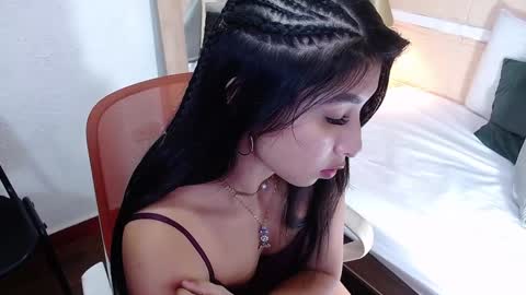 Snapshot of sneakyy_fantasy chatting on 01.03.25 Hellen online show from 01.03.25